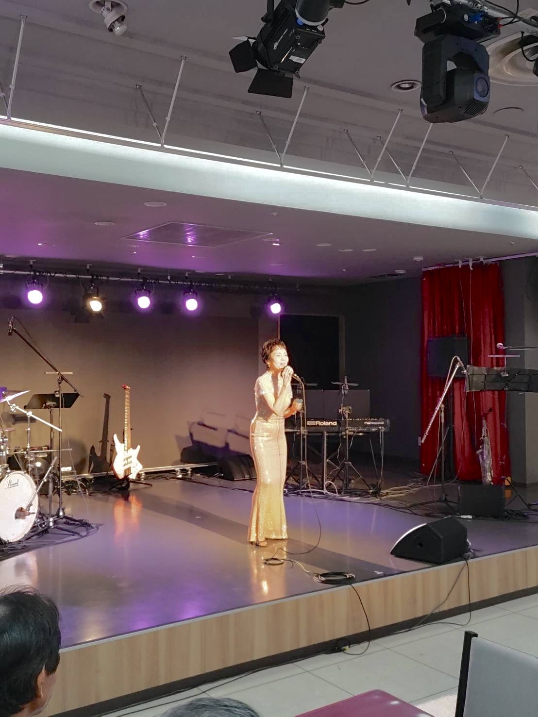 トークショーとライブの様子